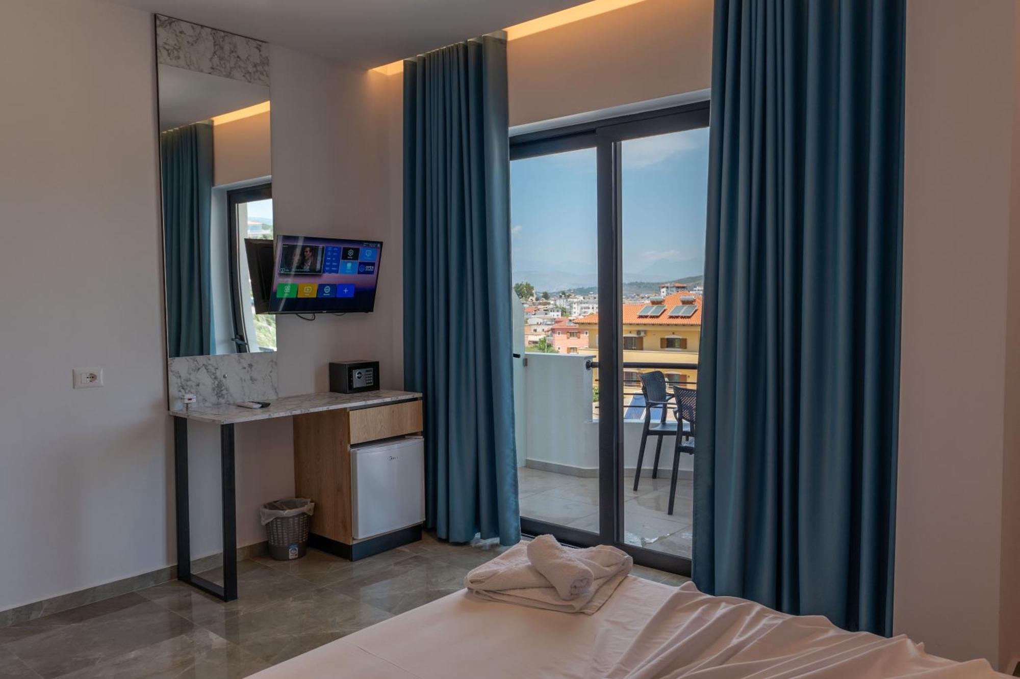 Monel Hotel Ксаміл Екстер'єр фото